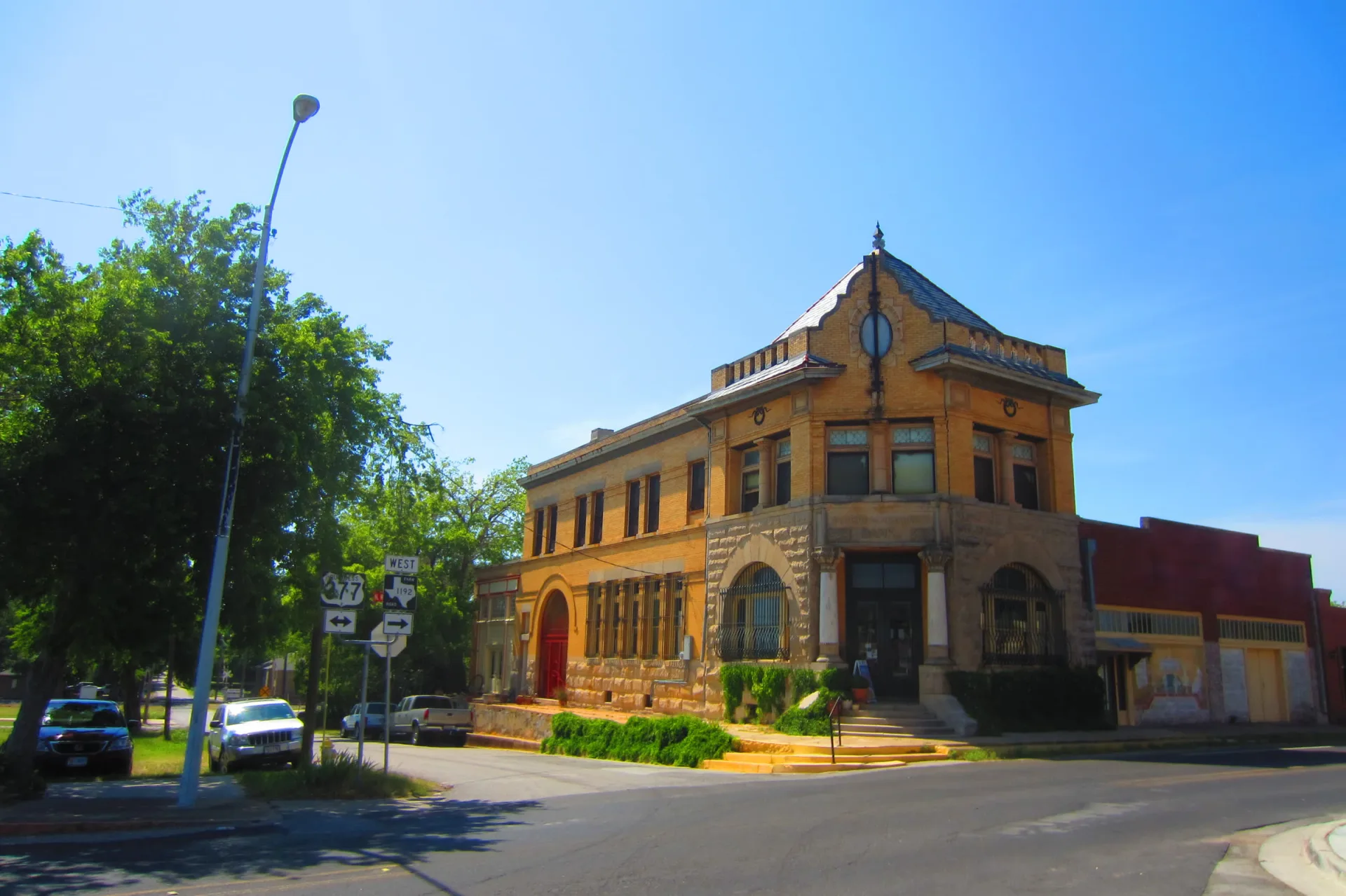 Historic Farmers and Merchants Bank on the Pilot Point town square
